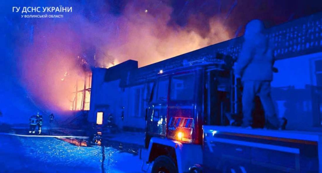 Пожежа на Старому ринку в Луцьку: вигоріло близько 400 квадратів