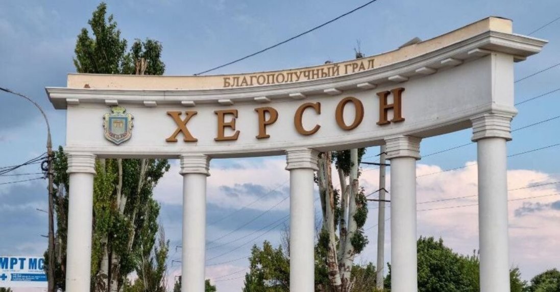 По центру Херсона вдарили росіяни: є загиблі