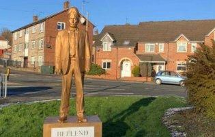 «Головочлен»: у Британії встановили скульптуру путіна, в  яку можна кидати яйцями