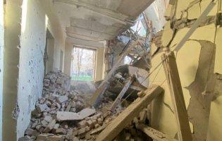 У будівлю Херсонської ОВА знову влучили росіяни