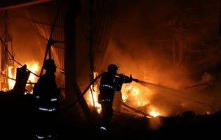 На Харківщині окупанти влучили в об'єкт «Нафтогазу»: виникла масштабна пожежа