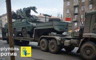 У Маріуполі - перекидання живої сили та військової техніки