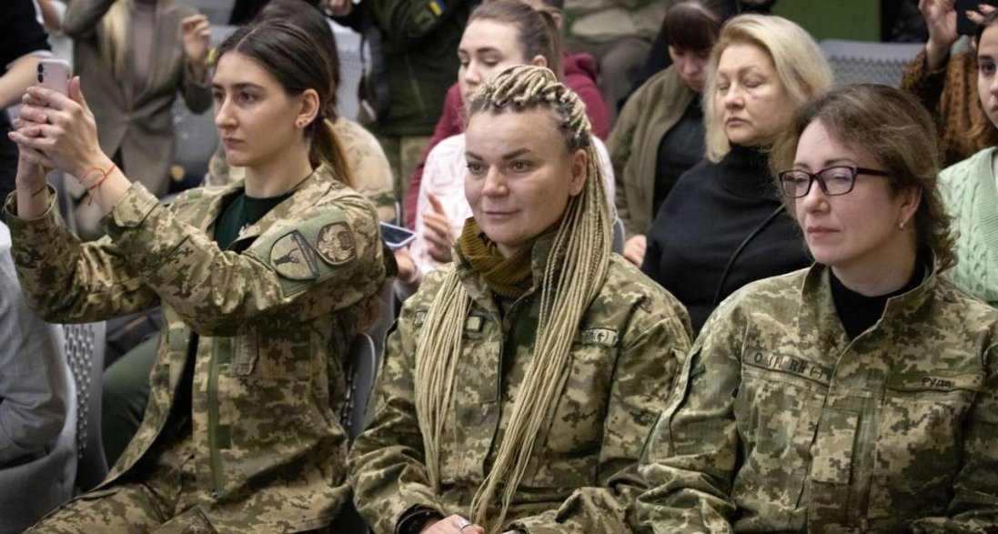 У Києві презентували зразки жіночої військової форми