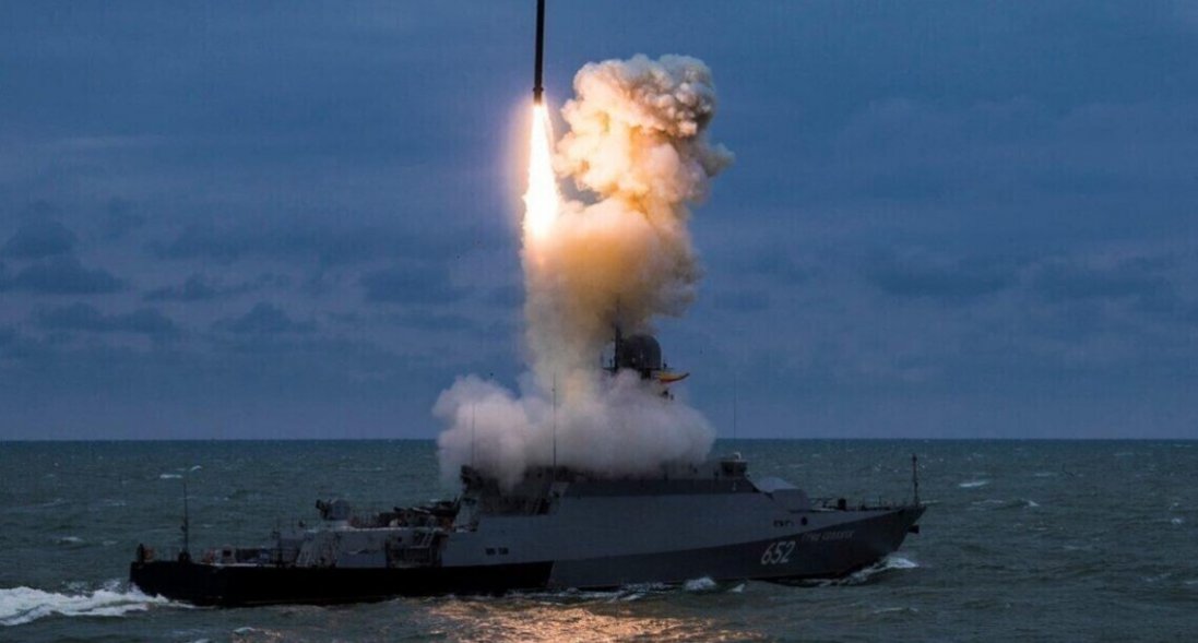 У Чорному морі маневрують російські кораблі-ракетоносії