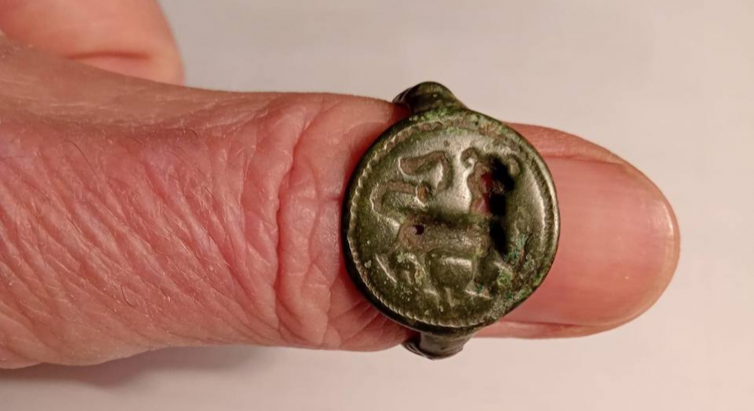 Біля Луцька, ймовірно, знайшли перстень-печатку Любарта