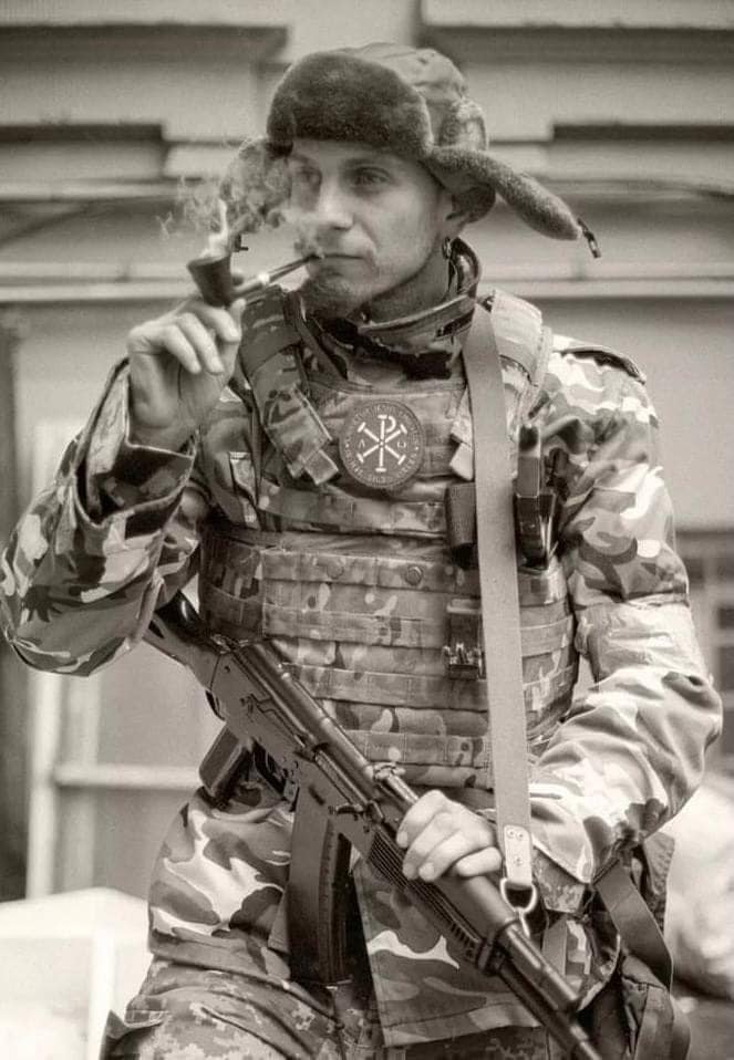 Максим Михайлов, 32 роки