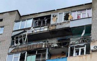У селі під Куп'янськом росіяни вдарили по житловій багатоповерхівці