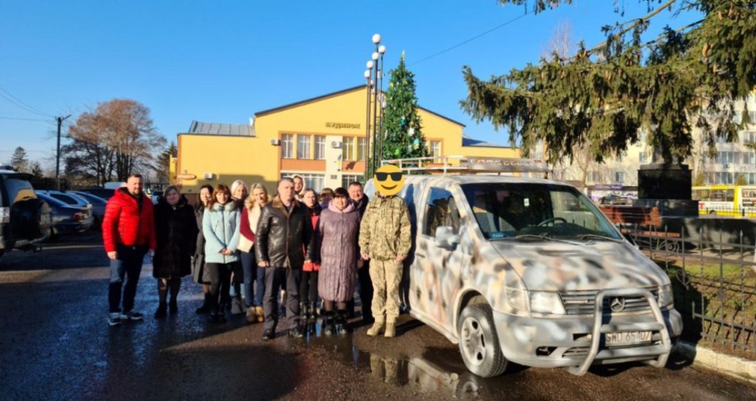 Працівники Підгайцівської сільради придбали авто та передали його військовим