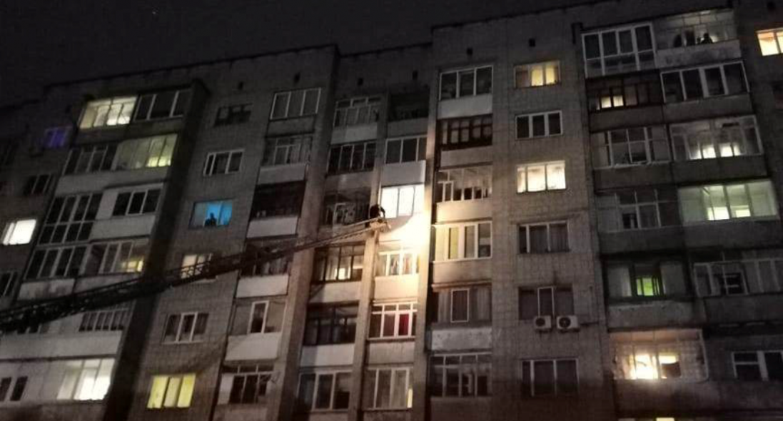 У Луцьку жінка застрягла в квартирі: як її рятували