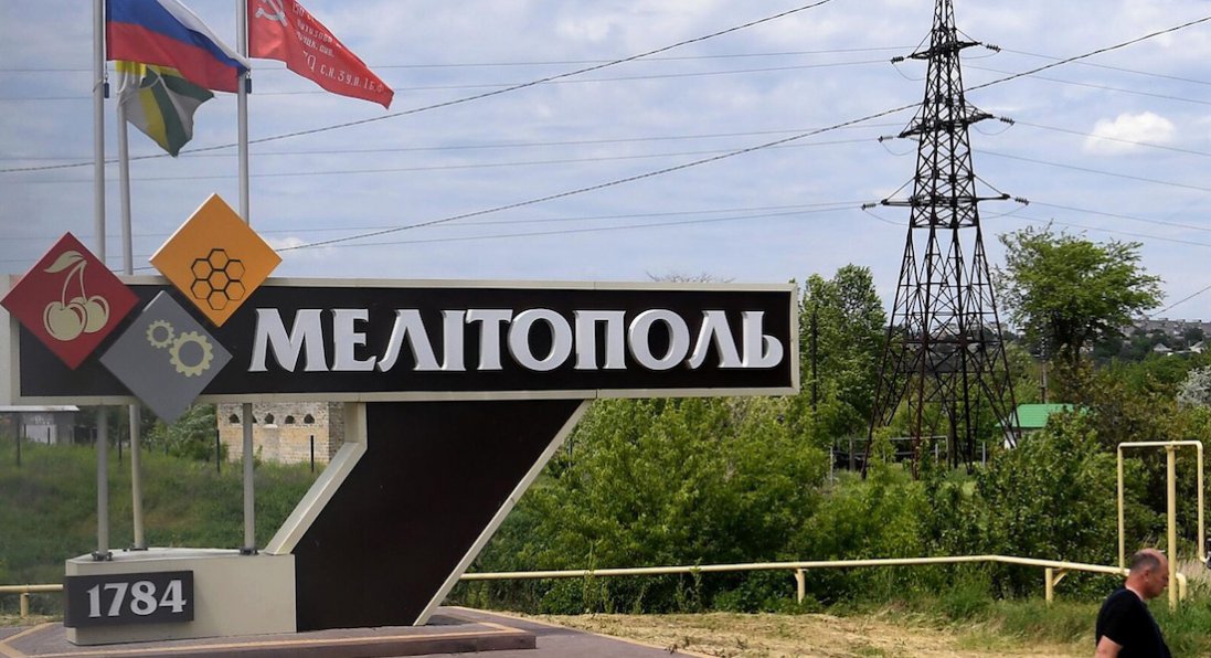 У Мелітополі знищили склад боєприпасів рф: він детонував 5 год