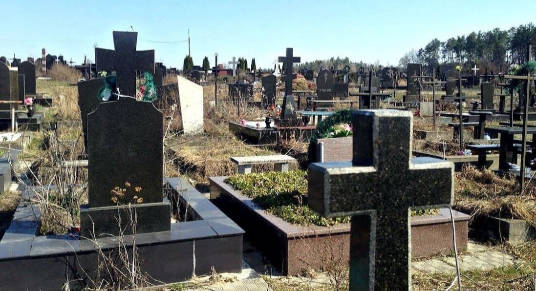 На Чернігівщині росіяни обстріляли цвинтар просто під час похорону
