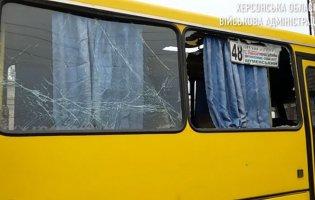 У Херсоні окупанти обстріляли базу з автобусами: є постраждалий