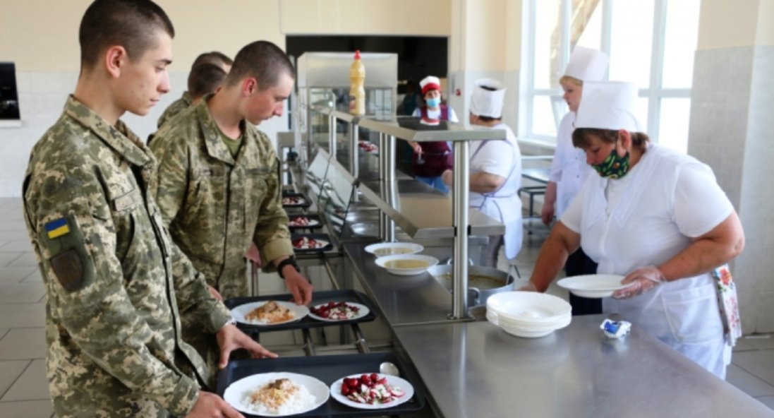 В Україні харчі для військових закуповують у 2-3 рази дорожче