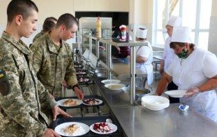 В Україні харчі для військових закуповують у 2-3 рази дорожче