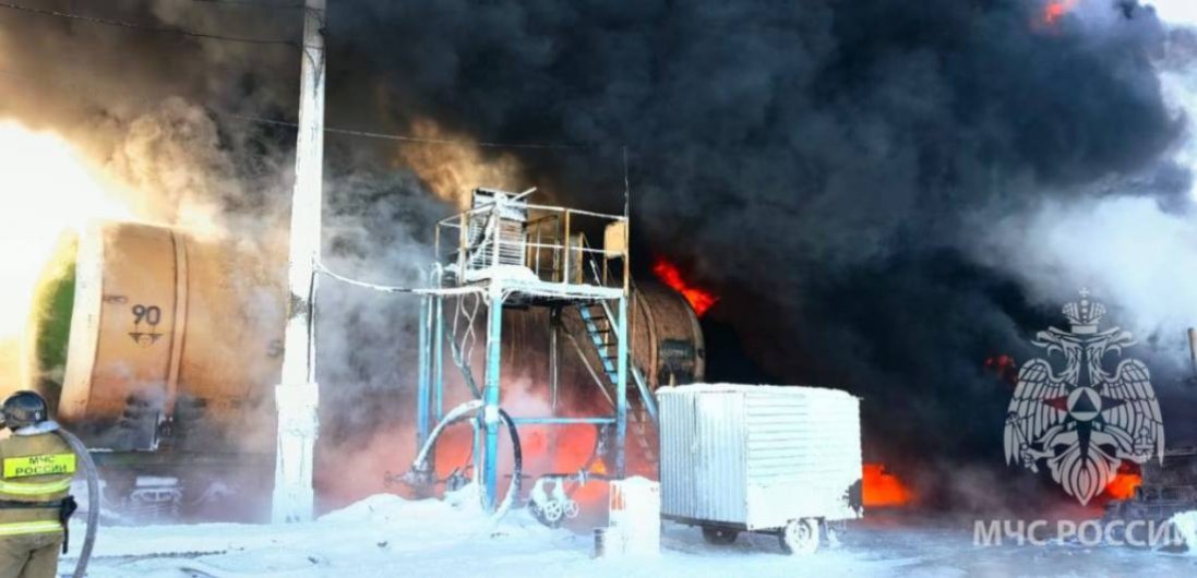 У російському Ангарську - пожежа на нафтобазі