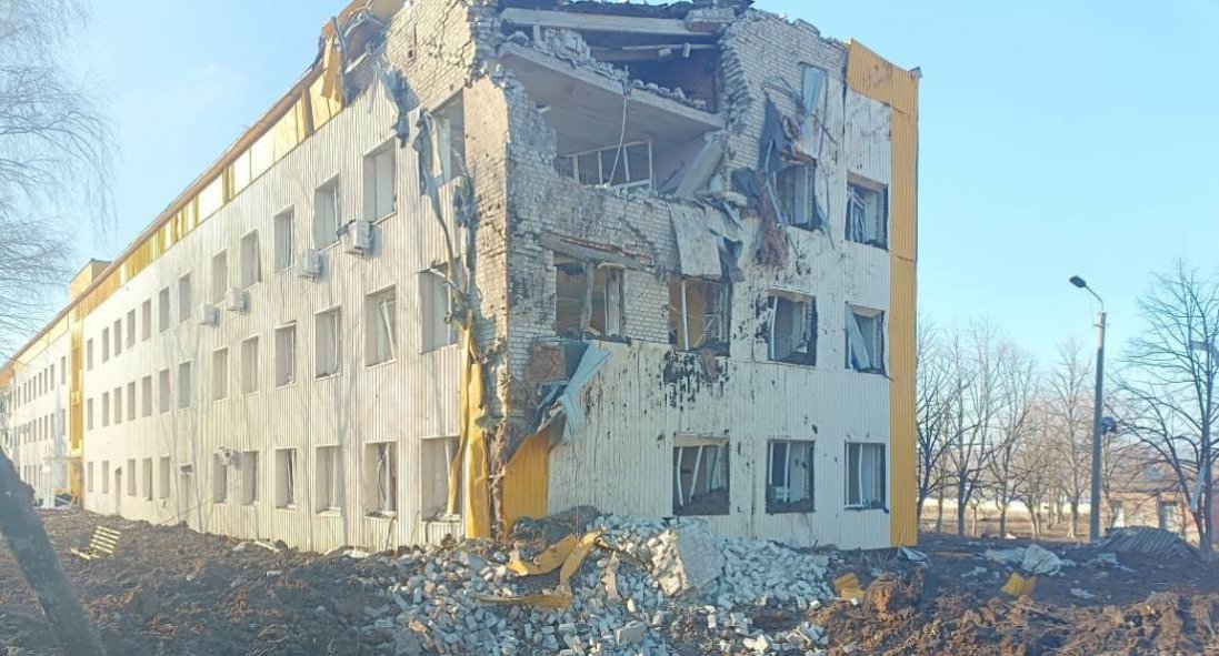 У Бахмуті окупанти вдарили по міськраді та лікарні