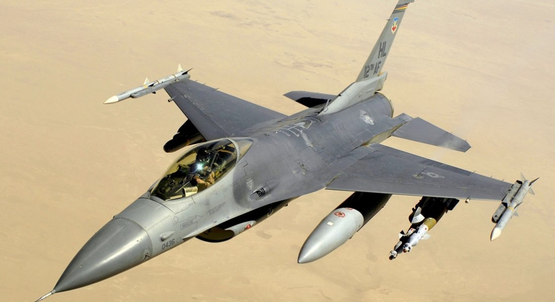 Польща  у координації з НАТО готова передати Україні винищувачі F-16