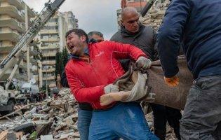 У Туреччині кількість жертв землетрусу зросла до 1498 осіб