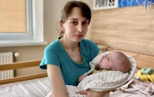 Львівські кардіохірурги зупинили серце 5-місячної дівчинки з Нововолинська, щоб врятувати