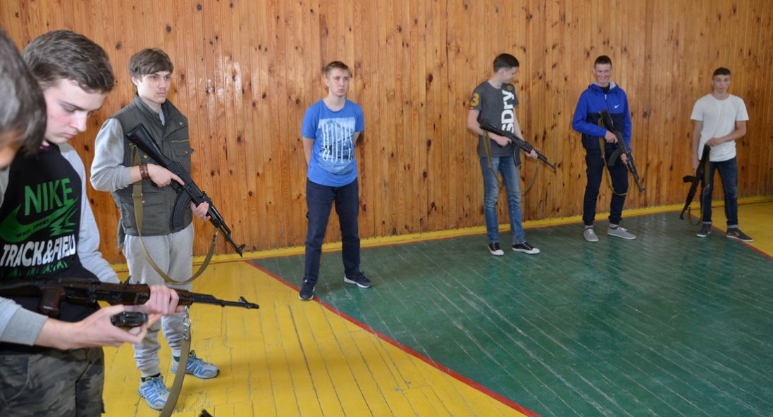 В Україні школярів хочуть навчати довійськовій підготовці та тактичній медицині