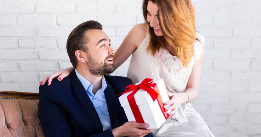 Що подарувати чоловікові на день народження: оригінальні та практичні подарунки
