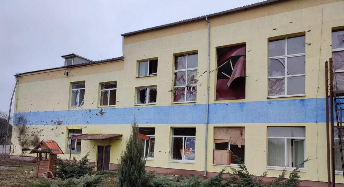 На Донеччині росіяни обстріляли два навчальні заклади
