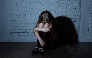 На Закарпатті батько систематично ґвалтував доньок: що його чекає