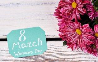 Що подарувати жінці на 8 березня 2023: цікаві та оригінальні подарунки