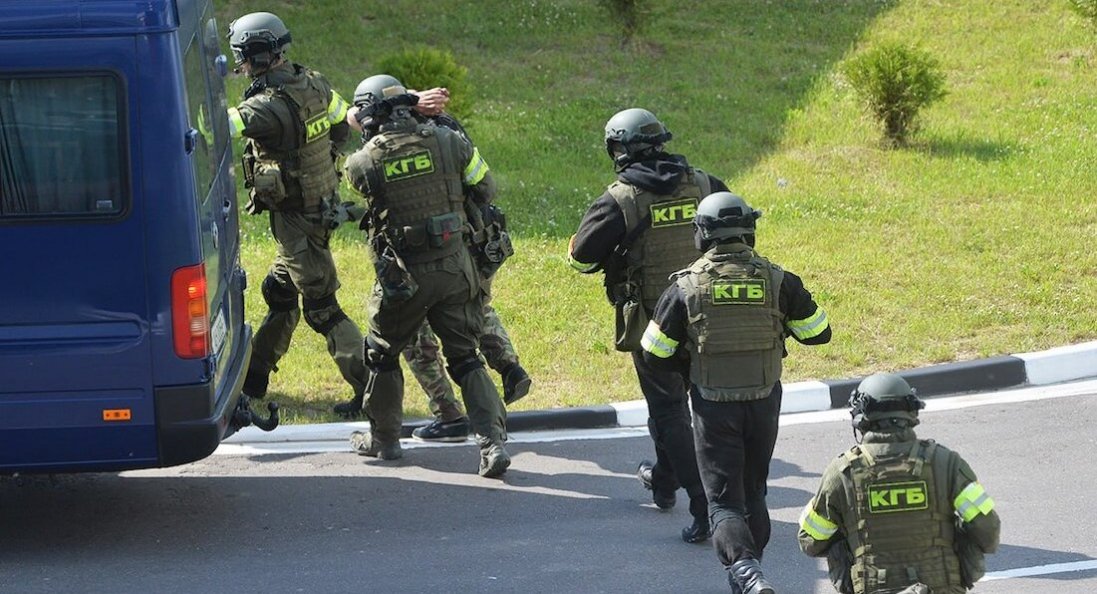 Вибухи на «Мачулищах»: у білорусі - масові обшуки та затримання