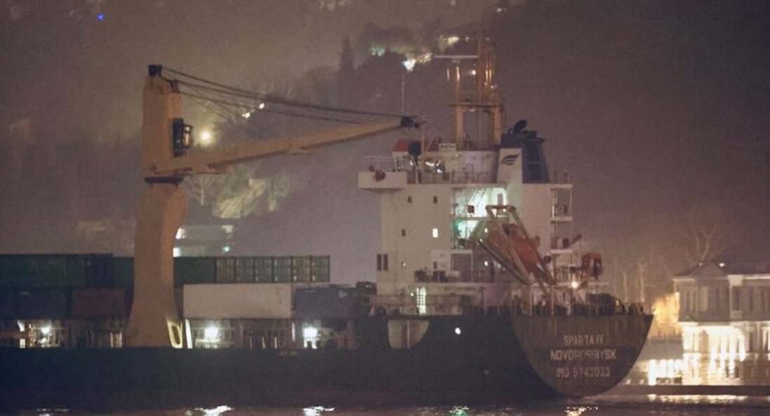 Підсанкційне судно рф увійшло у Чорне море: може перевозити військовий вантаж