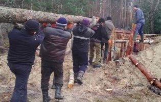 На Волині до облаштування оборонних рубежів долучили ще 13 безробітних