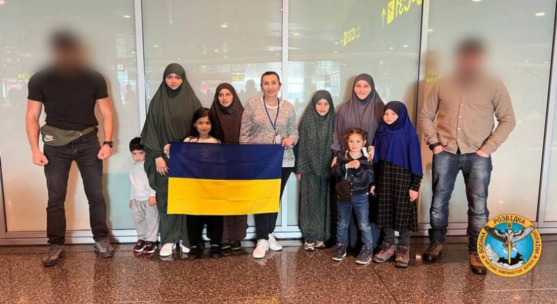 В Україну з полону в Сирії повернули 2 українок та 6 дітей
