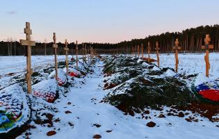 На росії знайшли масове поховання «вагнерівців»