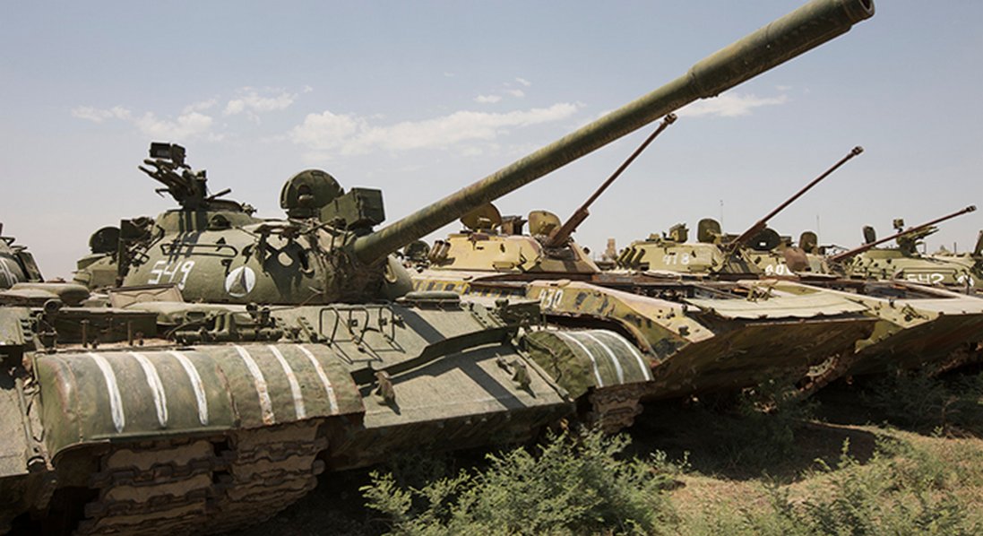 росія відправляє на фронт танки 1950-х років