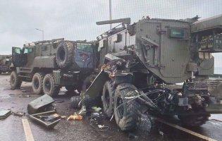 На Кримському мосту - аварія: п'ять російських бронеавтомобілів «не доїхали до зони бойових дій»