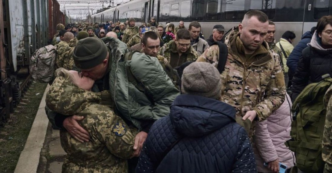 Коли в Україні скасують воєнний стан, -  екстрасенс
