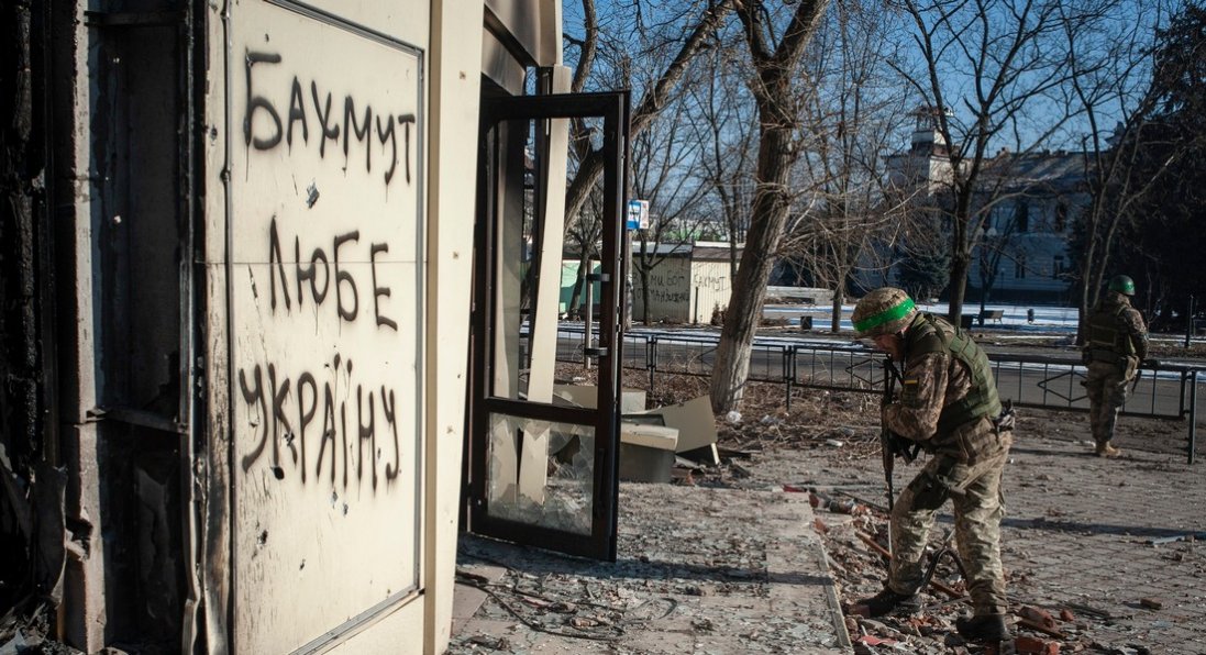 У Бахмуті росіяни перейшли до «сирійської» тактики випаленої землі