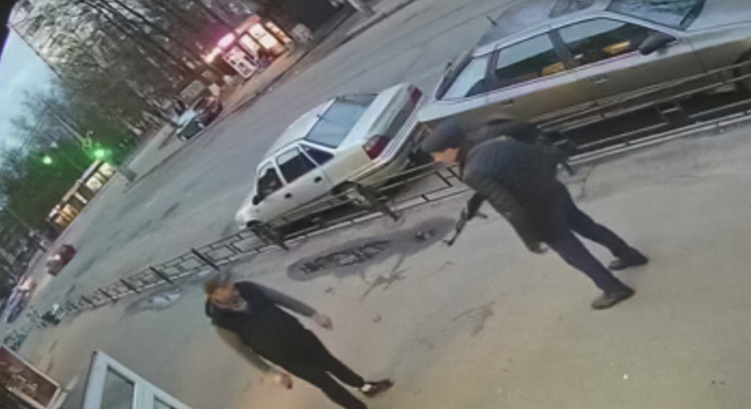 У Києві чоловік стріляв по крамниці, в якій були люди
