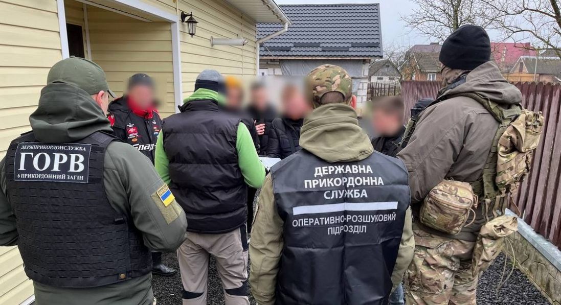 Мешканці Рівненщини та Волині переправляли ухилянтів за кордон: заробили до $1 млн