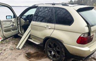 На Рівненщині п'яні молодики на BMW в'їхали в озеро: двоє померли