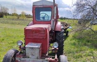 На Волині 50-річний чоловік потрапив під колесо трактора й загинув