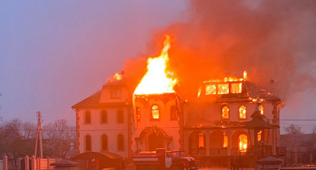 У Чернівецькій області підпалили церкву упц мп
