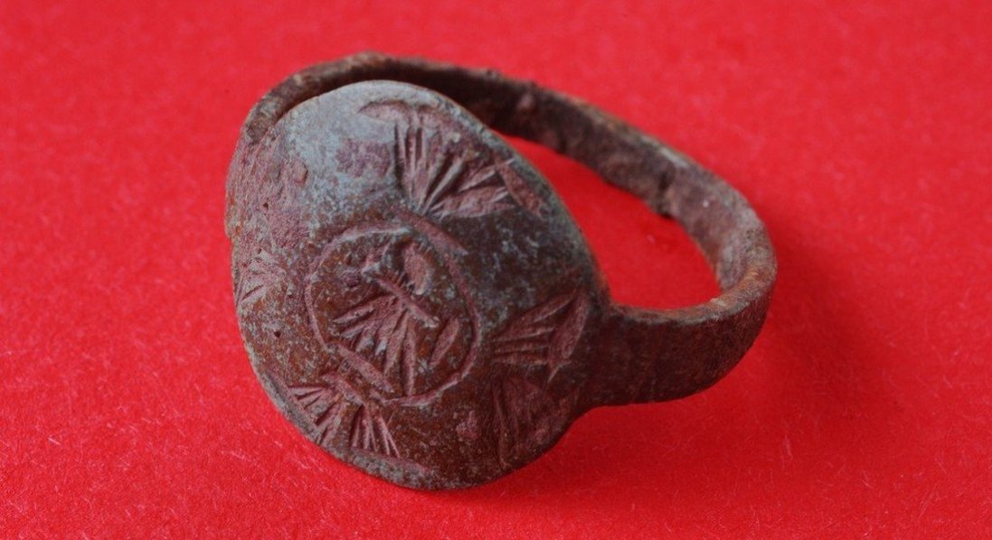 У місті на Волині знайшли перстень-печатку ХІІІ століття