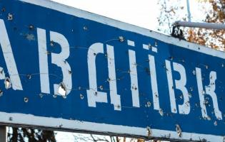 В Авдіїці люди залишаються під завалами понад добу: спецтехніка не може заїхати