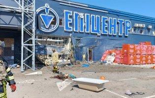 Єдиний працюючий гіпермаркет Херсона обстріляли росіяни: є загиблі