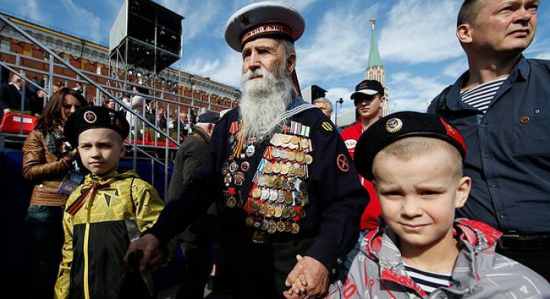 На росії понад 20 міст скасували паради на 9 травня