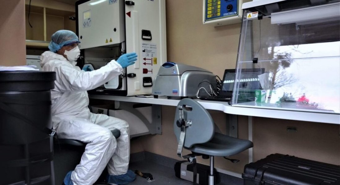 Нідерланди для судмедекспертизи в Україні підготували мобільну лабораторію