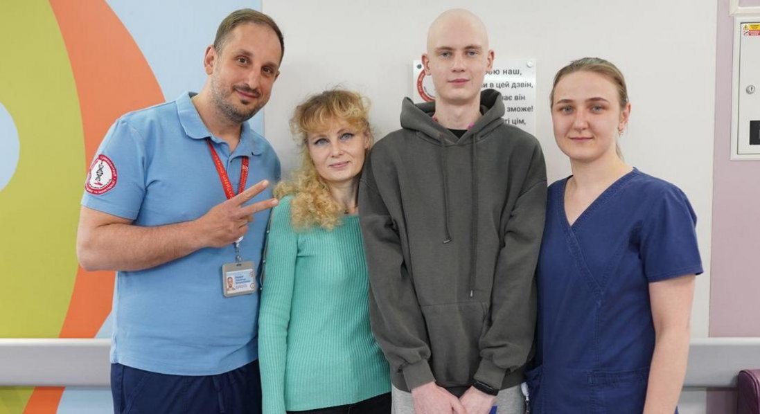 У Києві кістковий мозок вперше пересадили від неродинного донора