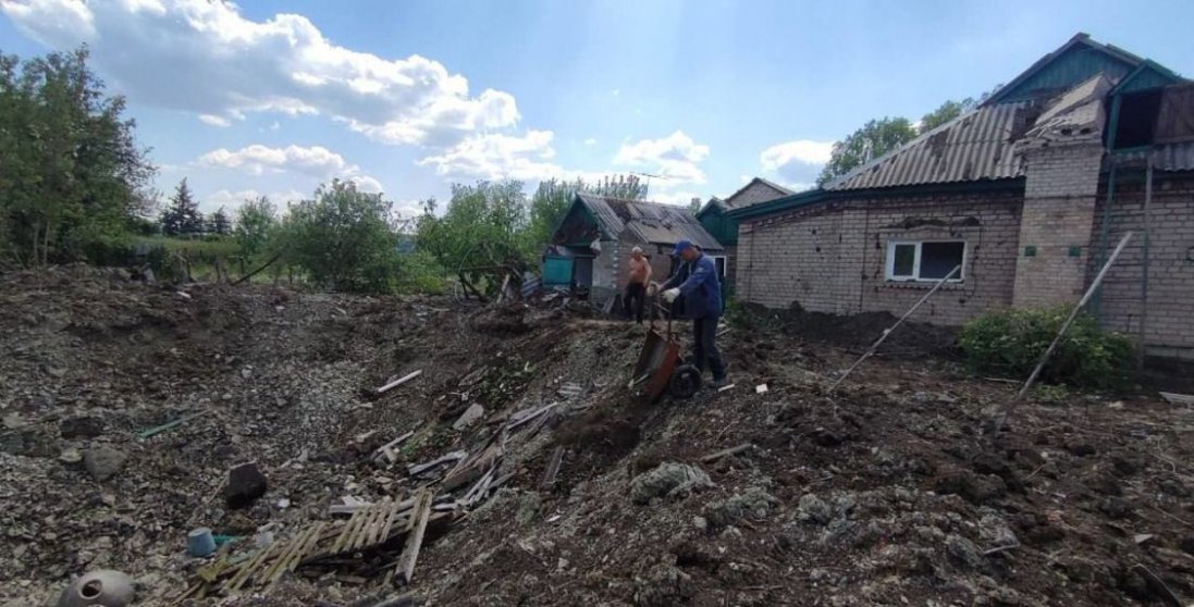 Авіабомба окупантів на Донеччині зірвалася із літака та впала на житлові будинки