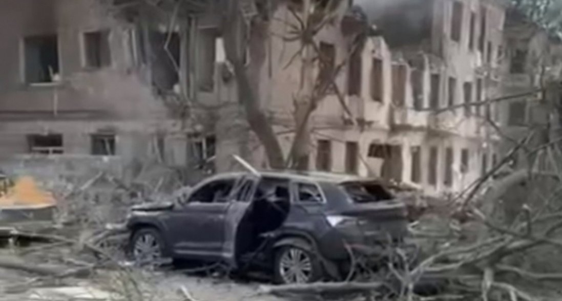 У Дніпрі окупанти ударили по медзакладу: є загиблий